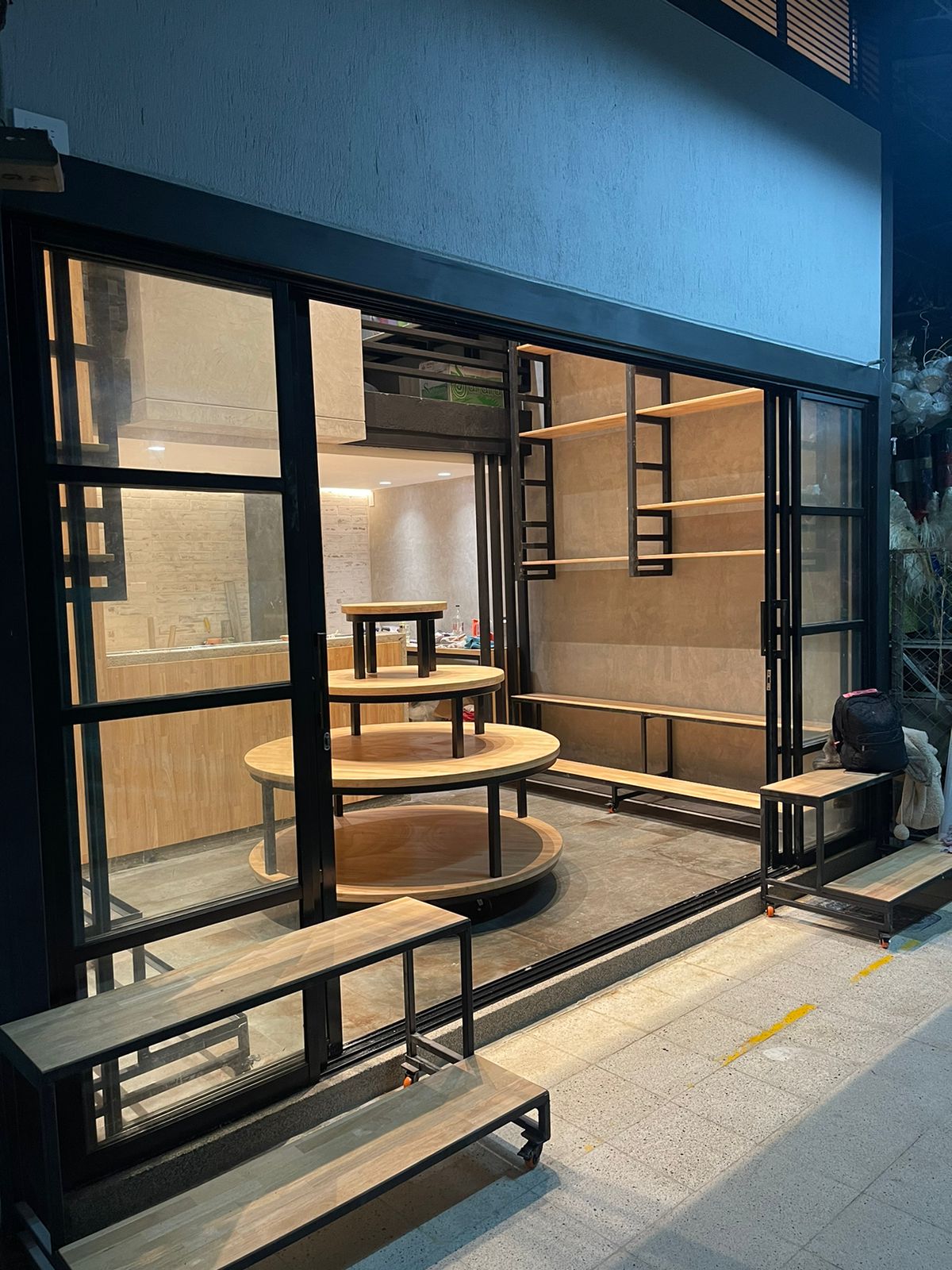 Mobiliario Comercial - imagen 2